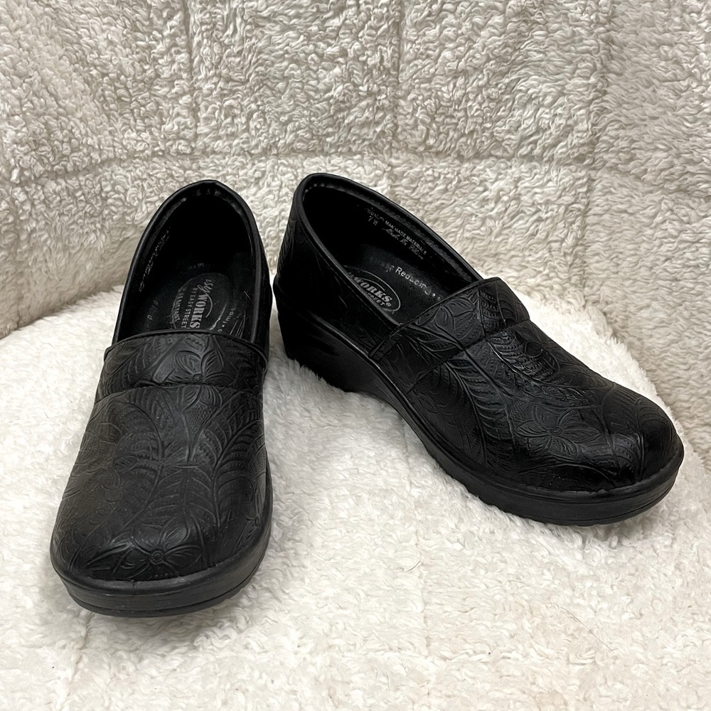 Messy Works cloggers by Easy Street